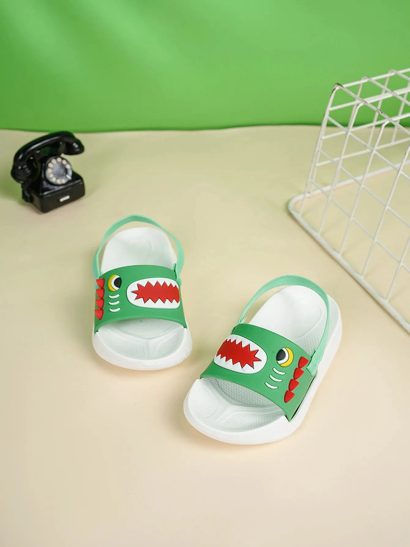 Children's and Boys' Soft Soled Perforated Shoes Are Comfortable, Casual, Breathable, Lightweight, and Non Slip Perforated Shoes