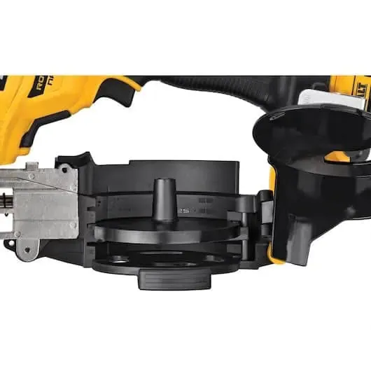 DeWalt 20V MAX* 15‚° Cordless Coil Roofing Nailer Kit