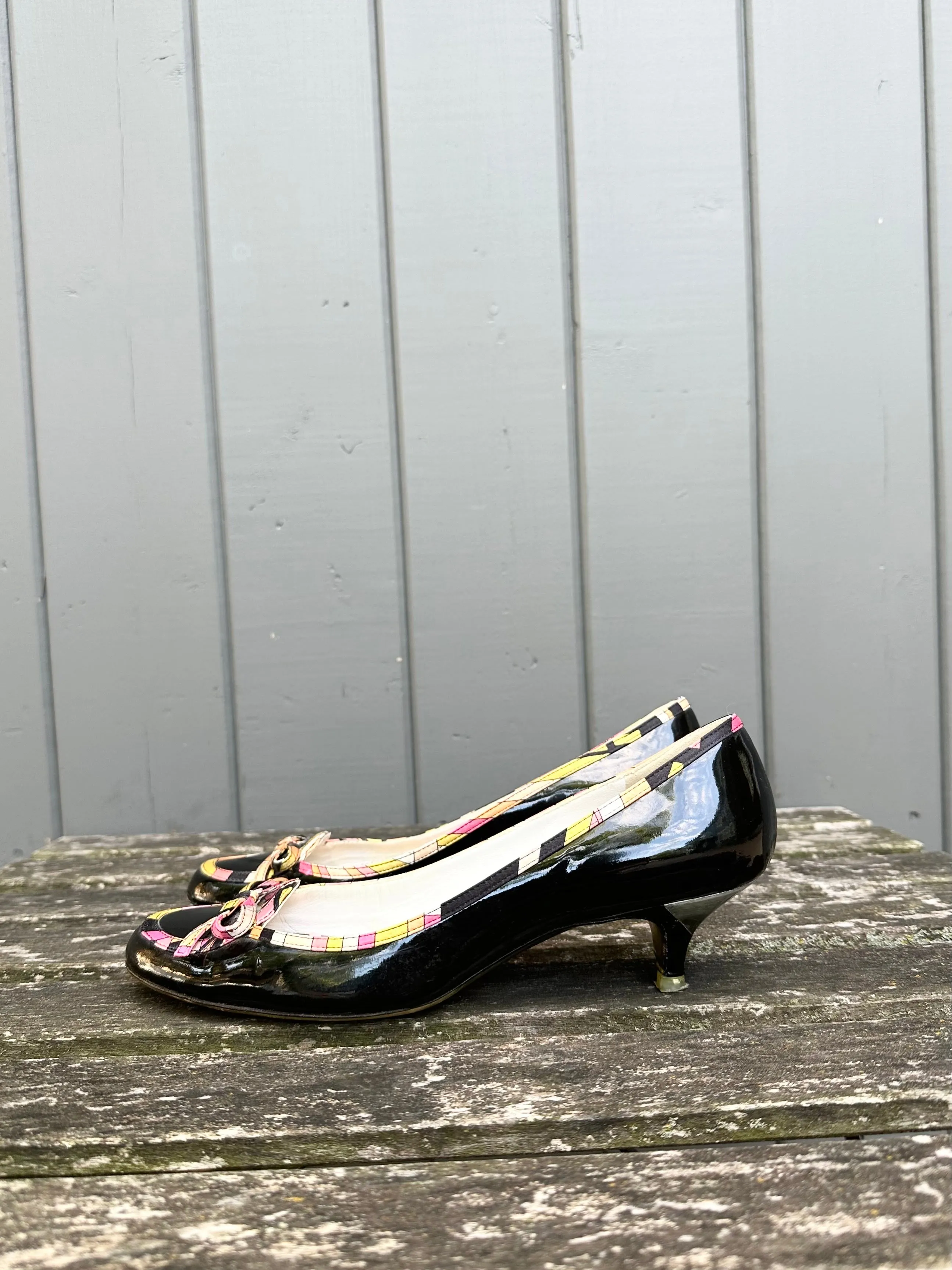 EMILIO PUCCI Patent Leather Silk Pucci Print Bow Kitten Heel Pumps