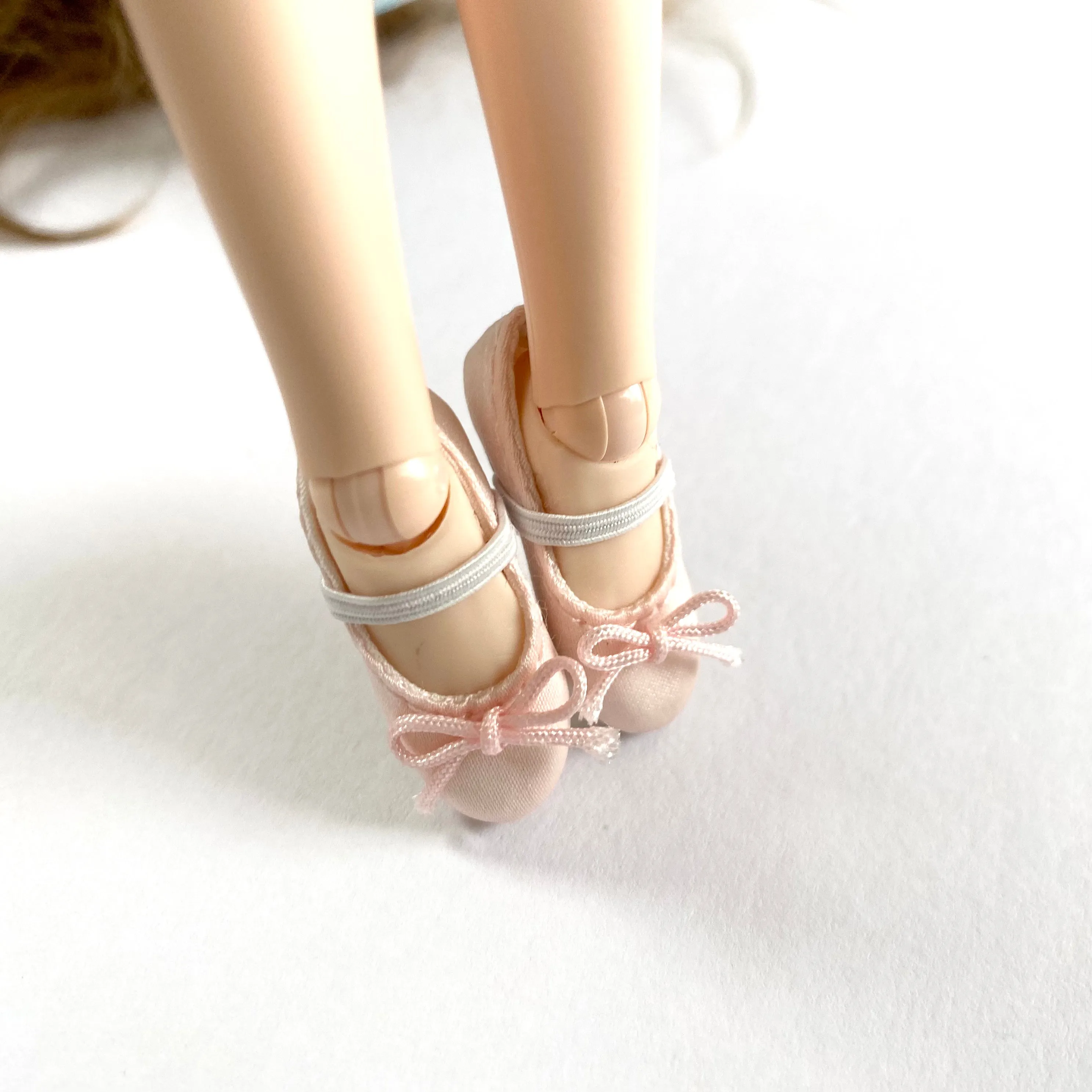 Miniature doll Ballerina shoes tiny pink Silk ballet slippers1/6 scale