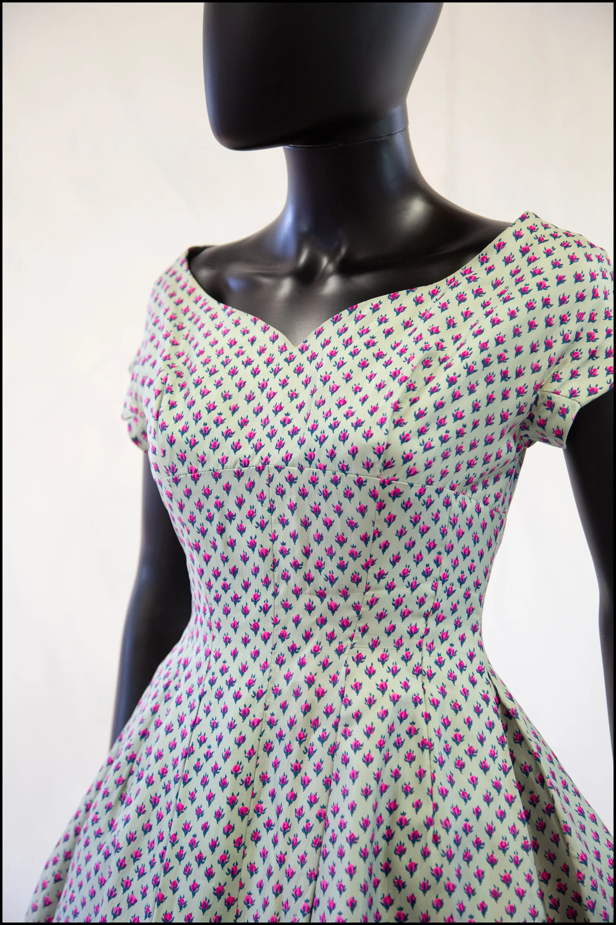 Vintage 1950s Mint Rose Print Silk Dress